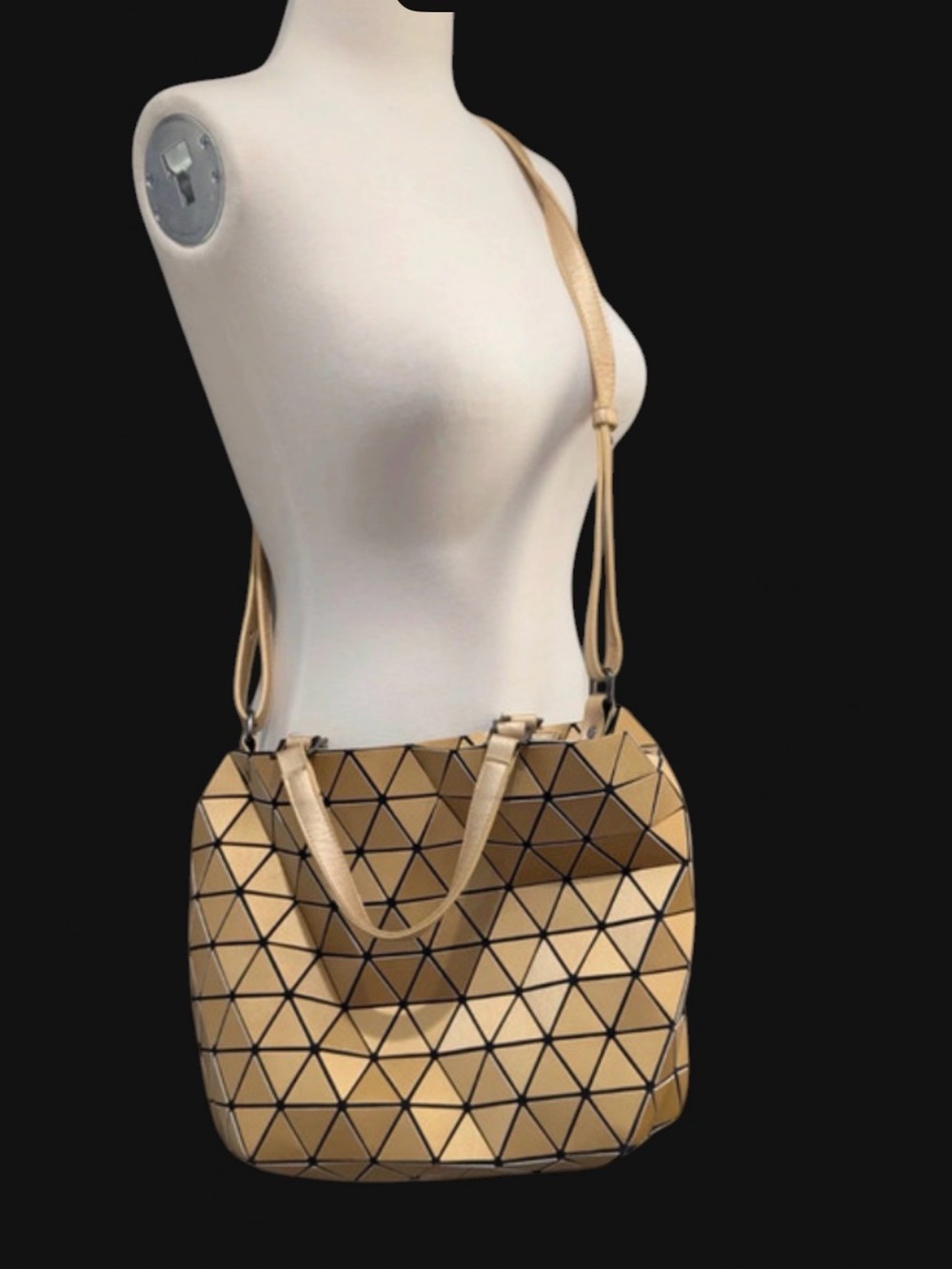 Textured Geometric Shoulder Bag in Metallic Gold
